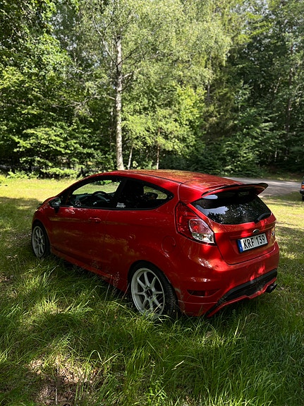Ford Fiesta 2 of 9
