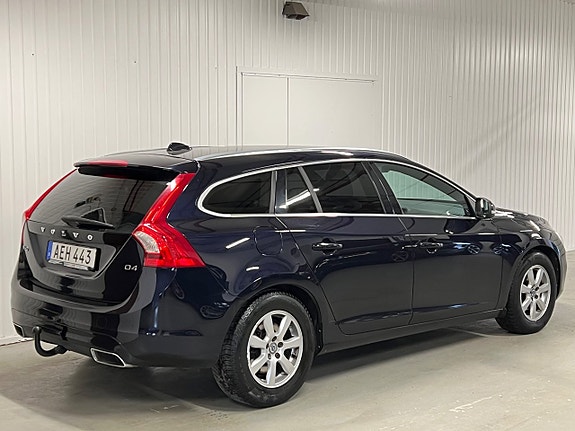 Volvo V60 2 of 5