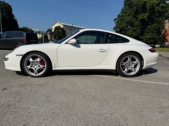 Porsche 911 Carrera 4S 5 of 5