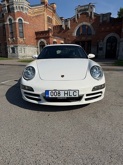 Porsche 911 Carrera 4S 4 of 5