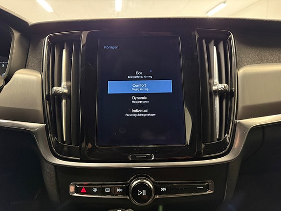 Volvo V90 23 of 30