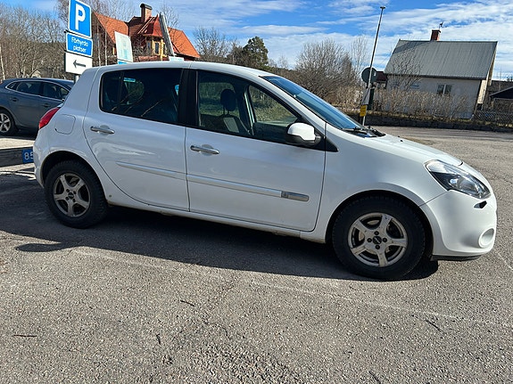 Renault Clio 2 of 5