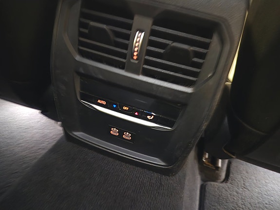 BMW 330e 13 of 13