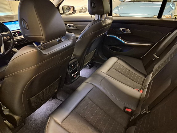 BMW 330e 11 of 13