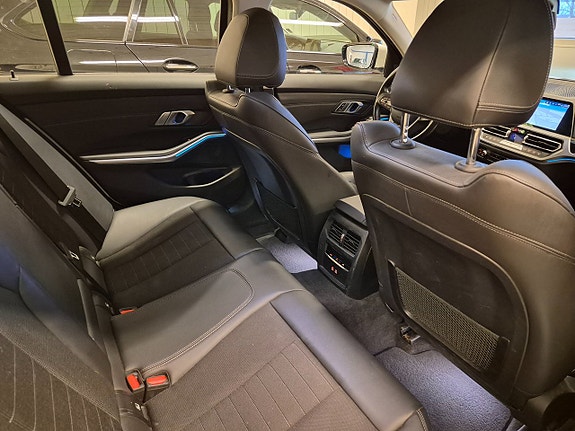 BMW 330e 12 of 13