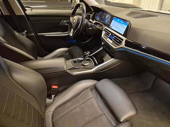 BMW 330e 10 of 13
