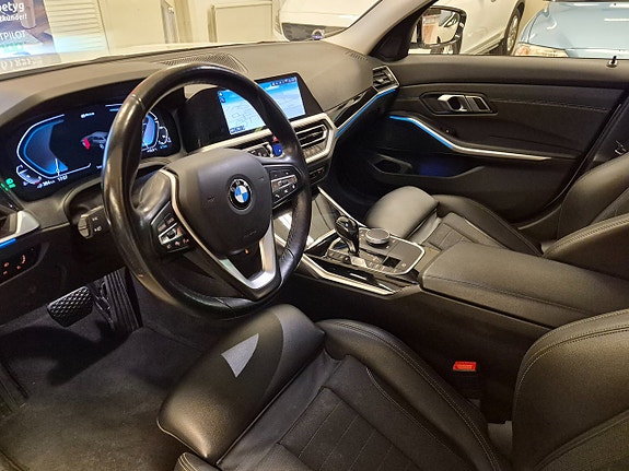 BMW 330e 5 of 13