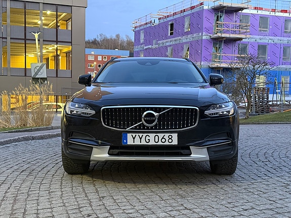 Volvo V90 Cross Country 3 of 9