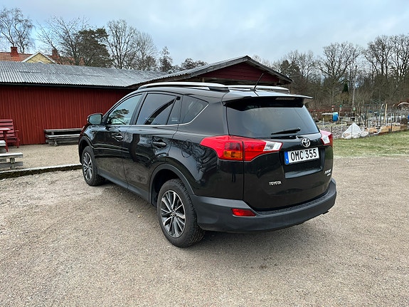 Toyota RAV4 2 of 4