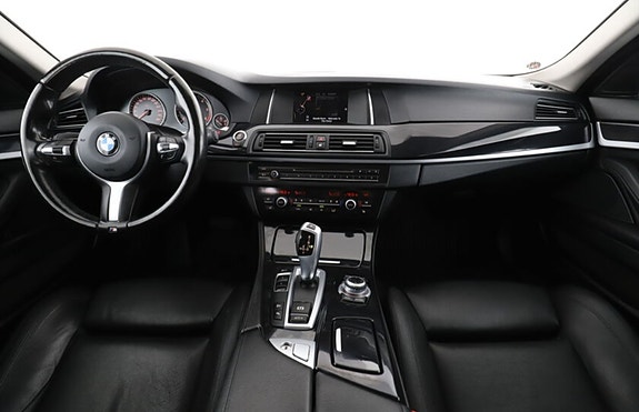 BMW 520d 4 of 5