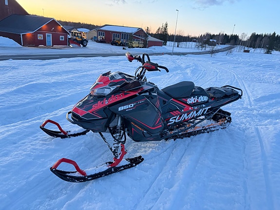 Ski-Doo Summit 850 sp 146” Summit 850 sp 146”