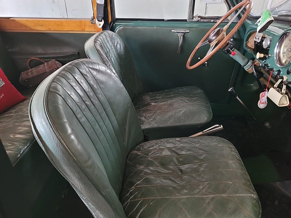 Morris Traveller 18 of 18