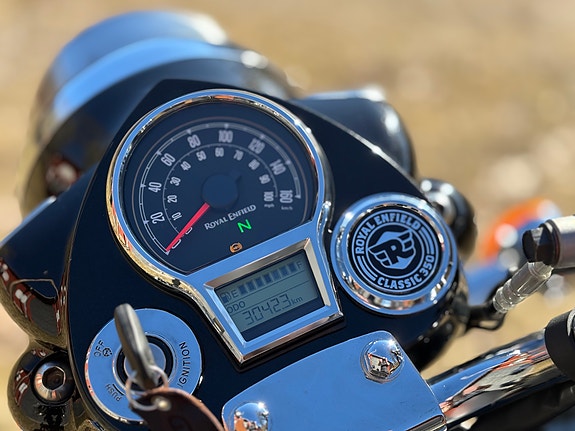 Royal Enfield CLASSIC 350 3 of 3