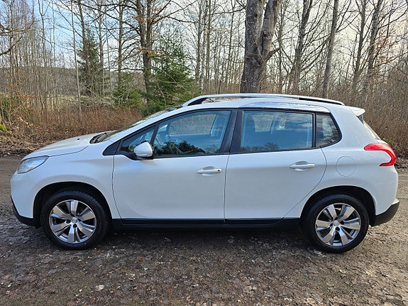Peugeot 2008 2 of 5