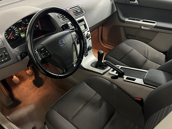 Volvo S40 8 of 23