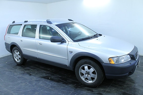 Volvo XC70 2 of 9