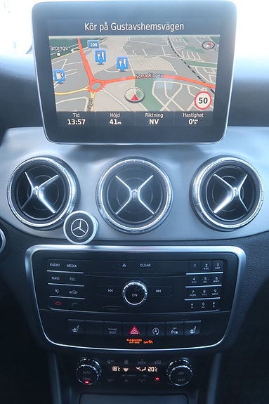 Mercedes-Benz CLA220 d 14 of 27