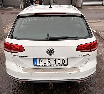 Volkswagen Passat Alltrack 3 of 9