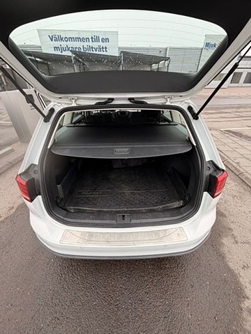 Volkswagen Passat Alltrack 4 of 9
