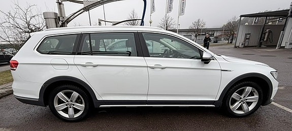 Volkswagen Passat Alltrack 5 of 9
