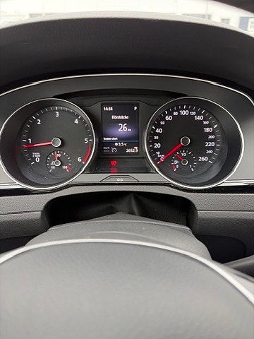 Volkswagen Passat Alltrack 7 of 9