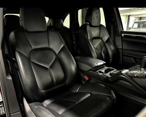 Porsche Cayenne 5 of 13