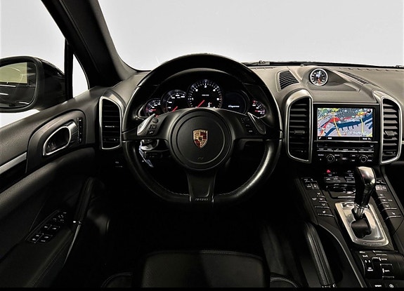 Porsche Cayenne 10 of 13