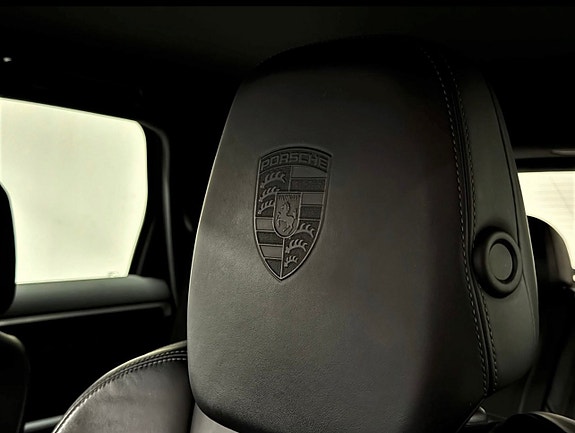 Porsche Cayenne 4 of 13