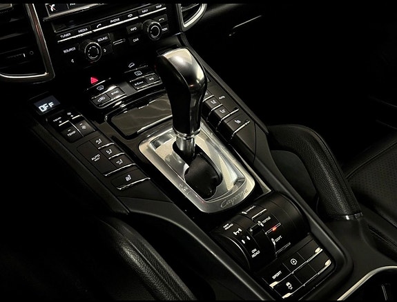 Porsche Cayenne 9 of 13