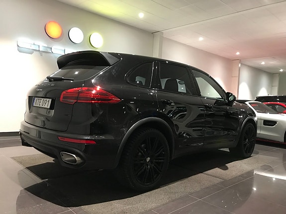 Porsche Cayenne 7 of 17