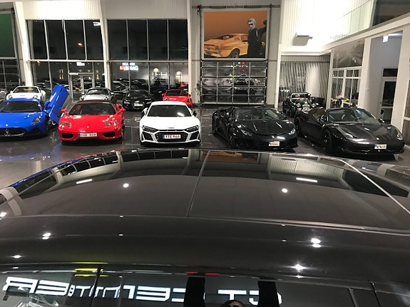 Porsche Cayenne 3 of 5