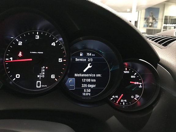 Porsche Cayenne 11 of 17