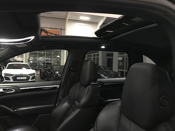Porsche Cayenne 5 of 5
