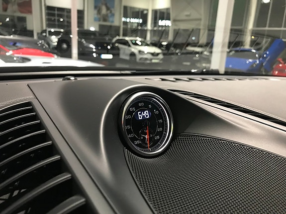 Porsche Cayenne 10 of 17