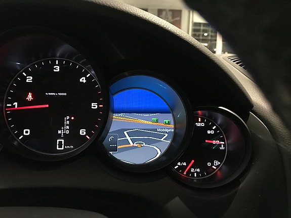 Porsche Cayenne 12 of 17