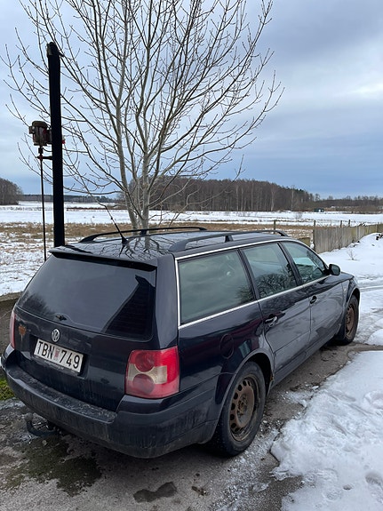 Volkswagen Passat 2 of 6