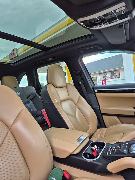 Porsche Cayenne 5 of 7