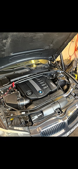 BMW 325d 4 of 5