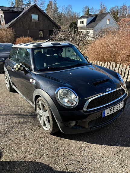 MINI Cooper S 2 of 5
