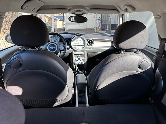 MINI Cooper S 4 of 5