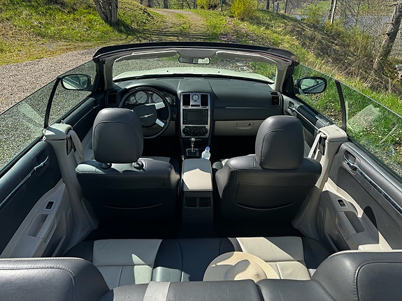 Chrysler 300 Convertible 8 of 8