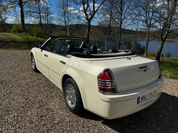 Chrysler 300 Convertible 5 of 8