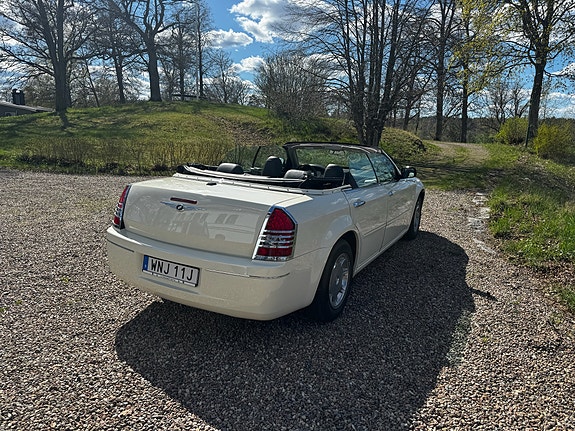 Chrysler 300 Convertible 6 of 8