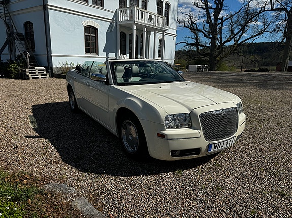 Chrysler 300 Convertible 4 of 8