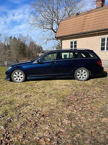 Mercedes-Benz C220 4 of 16