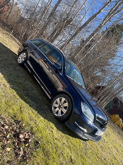 Mercedes-Benz C220 7 of 16