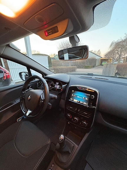 Renault Clio 6 of 10