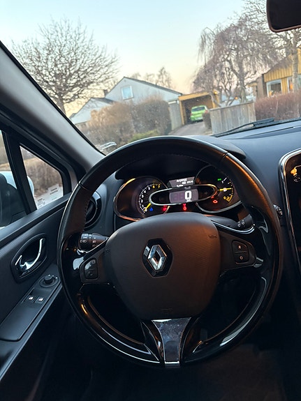 Renault Clio 8 of 10