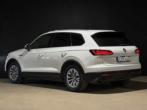 Volkswagen Touareg 3 of 5