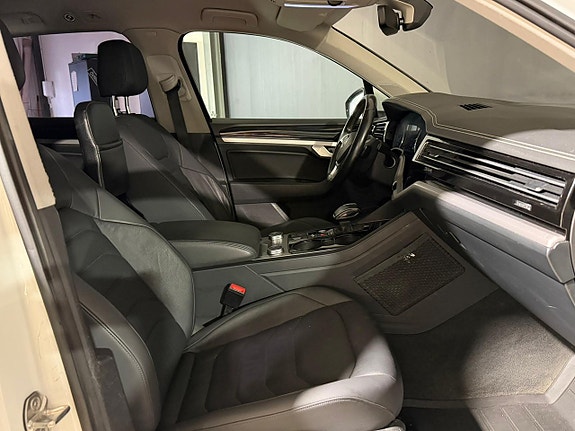 Volkswagen Touareg 5 of 5
